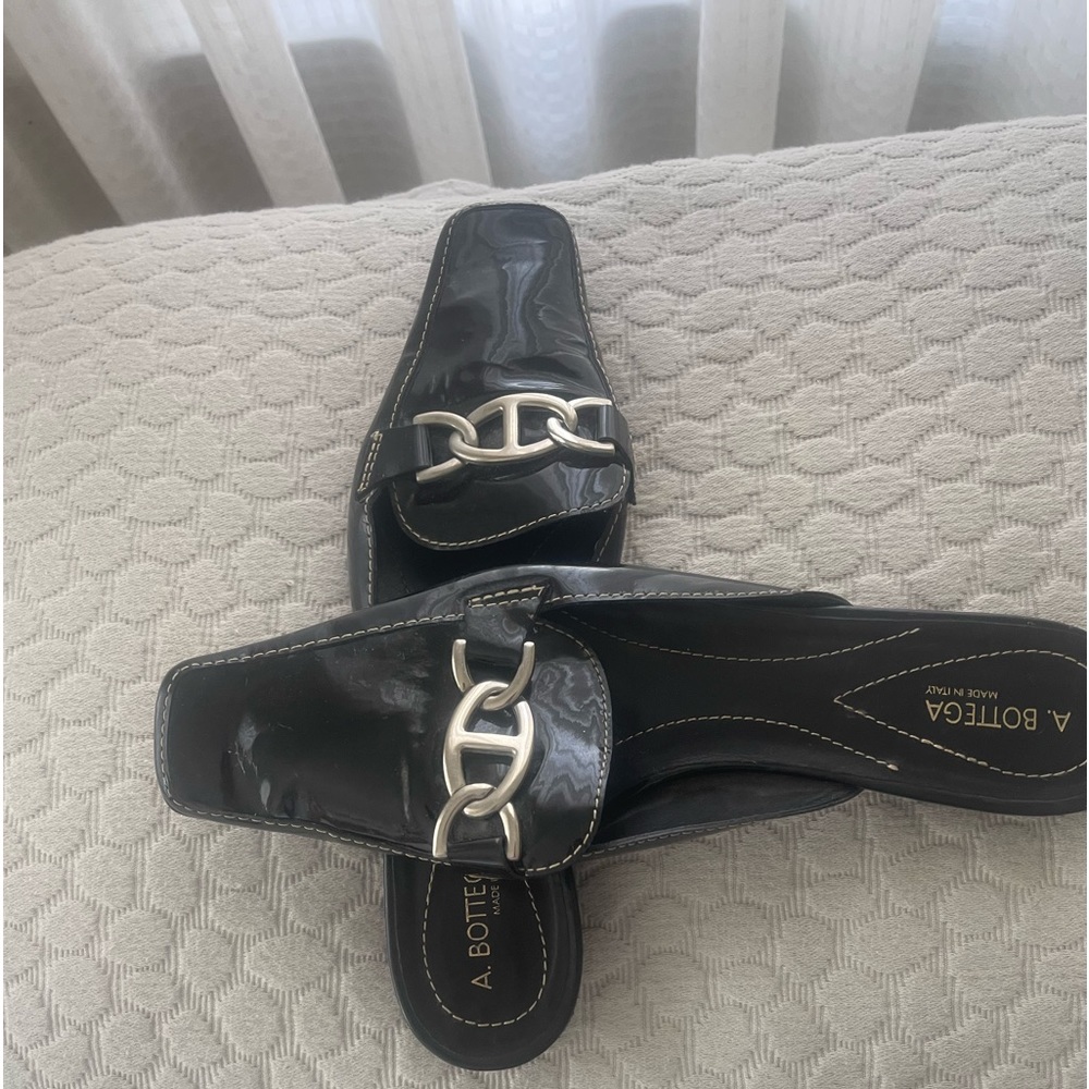 Patent leather slides by A.Bottega made in Italy